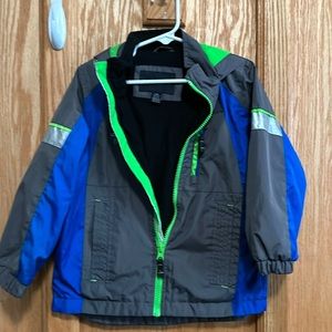 Kids London Fog Wind Breaker Size 4.

[124]